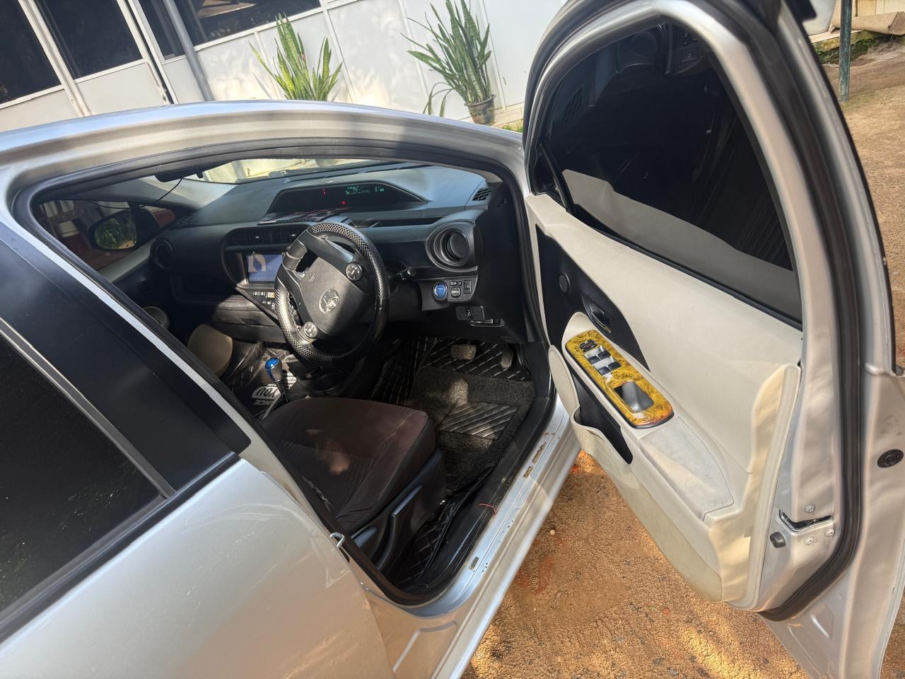 Toyota Aqua 2012 - භාවිතා කරන ලද කාර් sale in Sri Lanka - patpat.lk