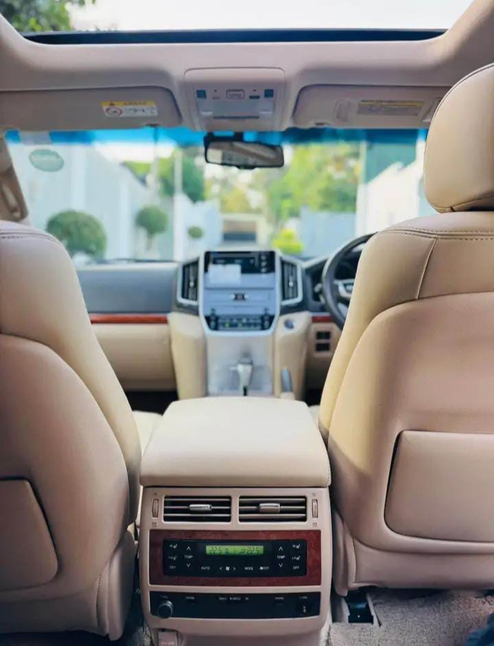 Toyota Land Cruiser 2014 - பயன்படுத்தப்பட்டது SUV sale in Sri Lanka - patpat.lk