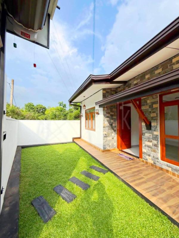 House for Sale in Athurugiriya