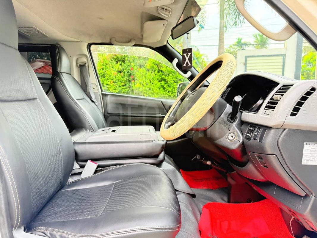 Toyota Hiace 2006 - பயன்படுத்தப்பட்டது வேன் sale in Sri Lanka - patpat.lk