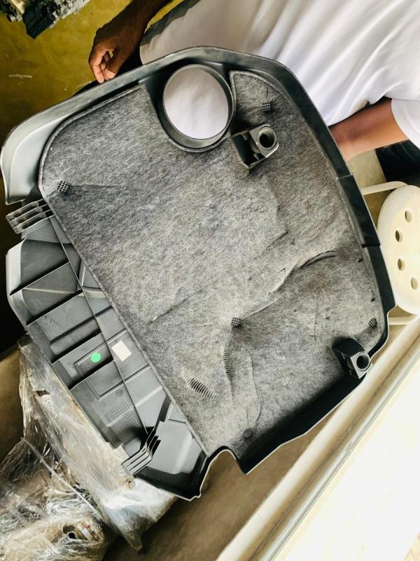 BMW 3 SERIES 320D ENGINE HEAD COVER