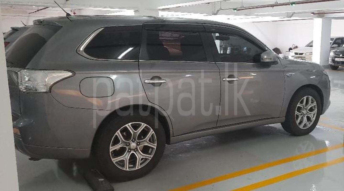 Mitsubishi Outlander 2013 - பயன்படுத்தப்பட்டது SUV sale in Sri Lanka - patpat.lk