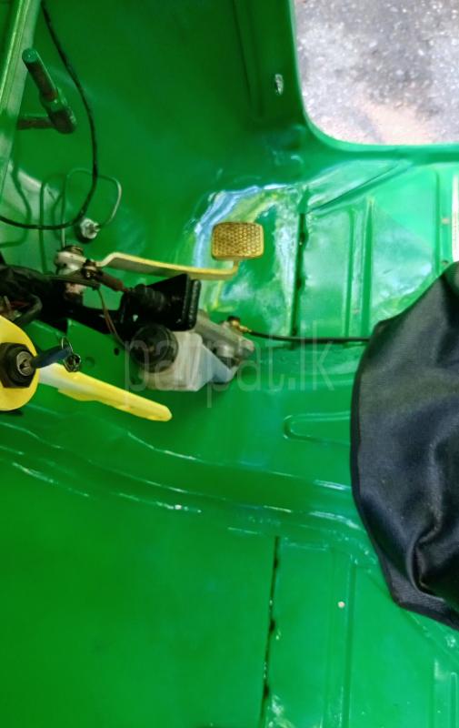 Bajaj Three Wheel 2004 - பயன்படுத்தப்பட்டது முச்சக்கர வண்டி sale in Sri Lanka - patpat.lk