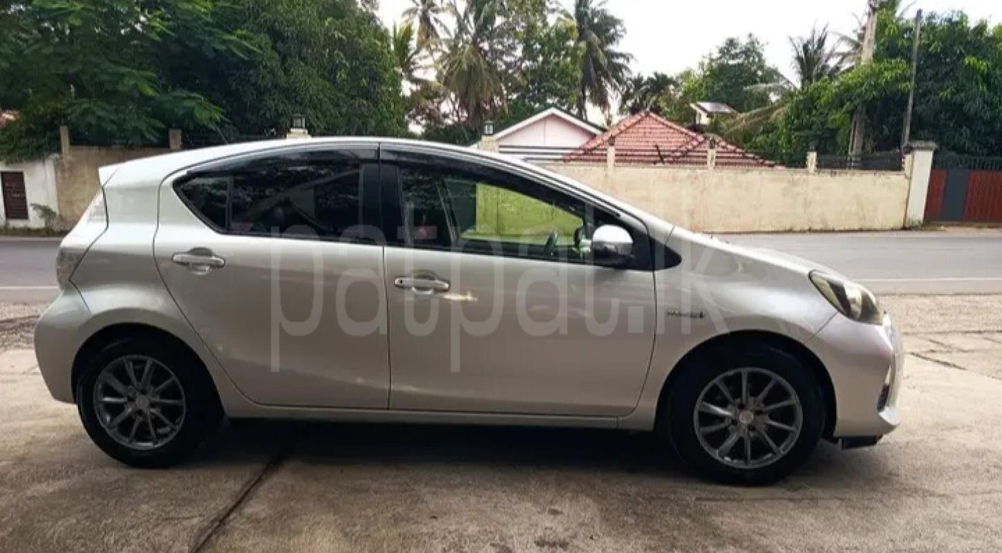 Toyota Aqua 2013 - பயன்படுத்தப்பட்டது கார் sale in Sri Lanka - patpat.lk