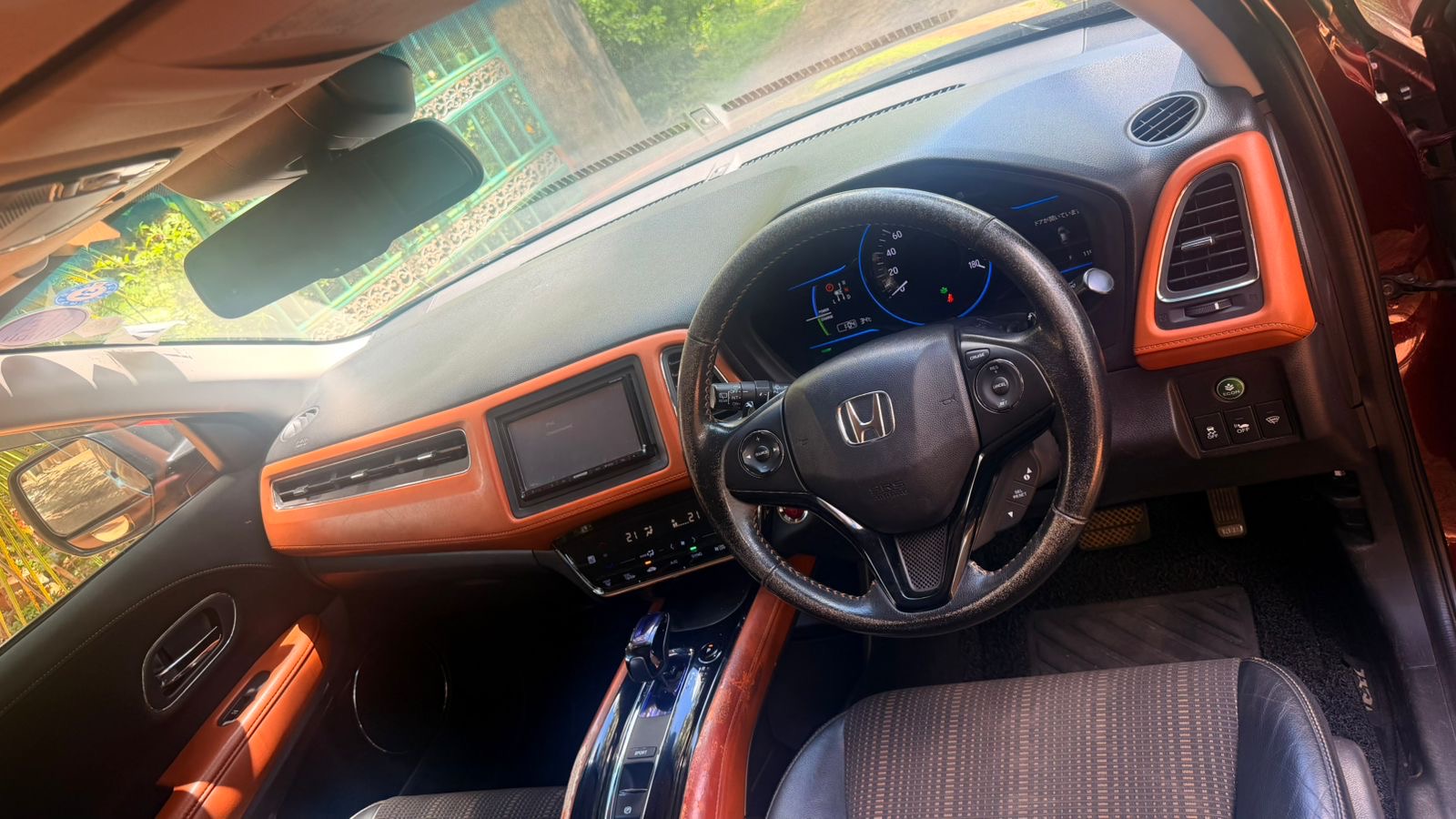 Honda Vezel 2015 - பயன்படுத்தப்பட்டது SUV sale in Sri Lanka - patpat.lk