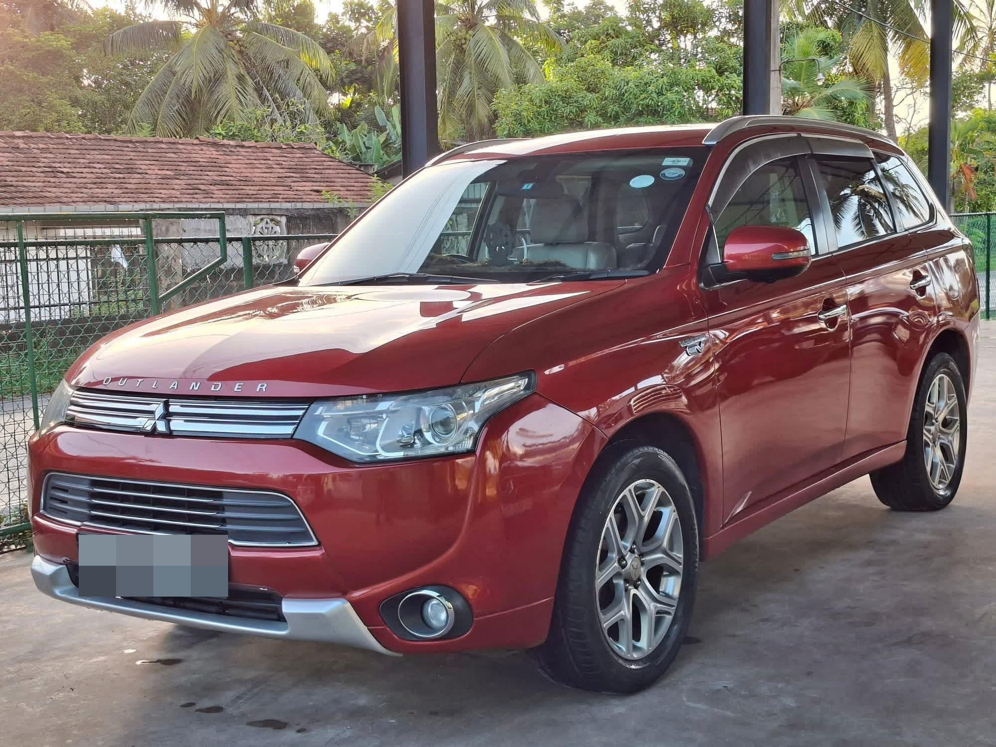 Mitsubishi Outlander 2015 - Used SUV sale in Sri Lanka - patpat.lk