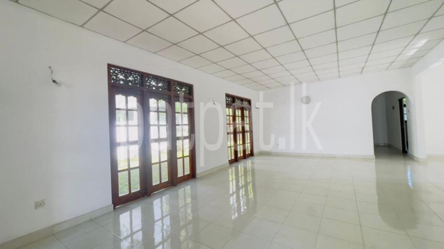 House for Sale in Talawatugoda