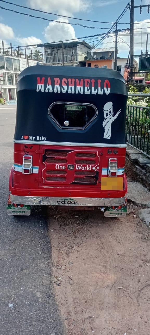 Bajaj Three Wheel 2015 - භාවිතා කරන ලද ත්‍රිරෝද රථය sale in Sri Lanka - patpat.lk