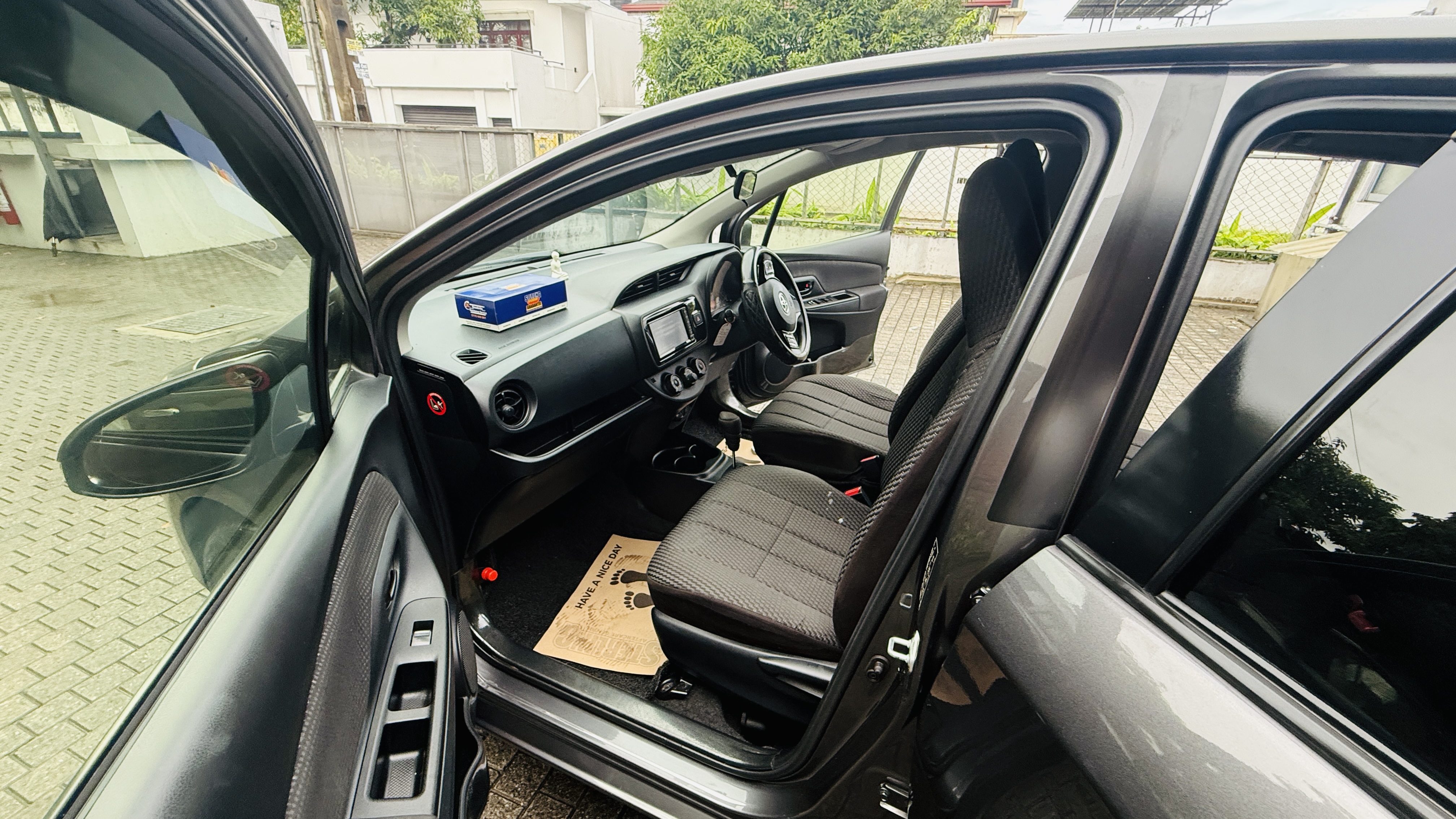 Toyota Vitz 2017 - අලුත් කාර් sale in Sri Lanka - patpat.lk