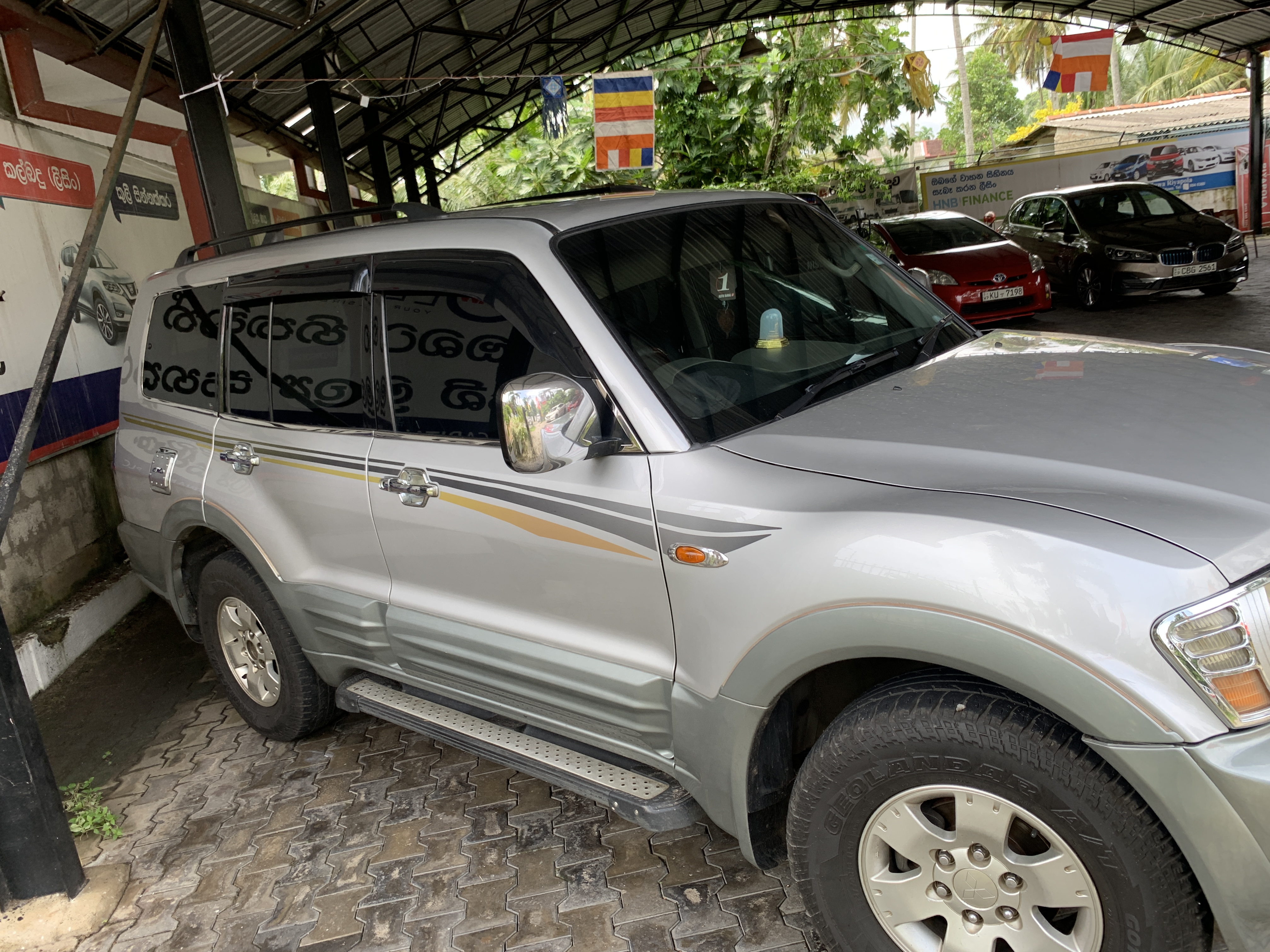 Mitsubishi Montero 2002 - பயன்படுத்தப்பட்டது SUV sale in Sri Lanka - patpat.lk