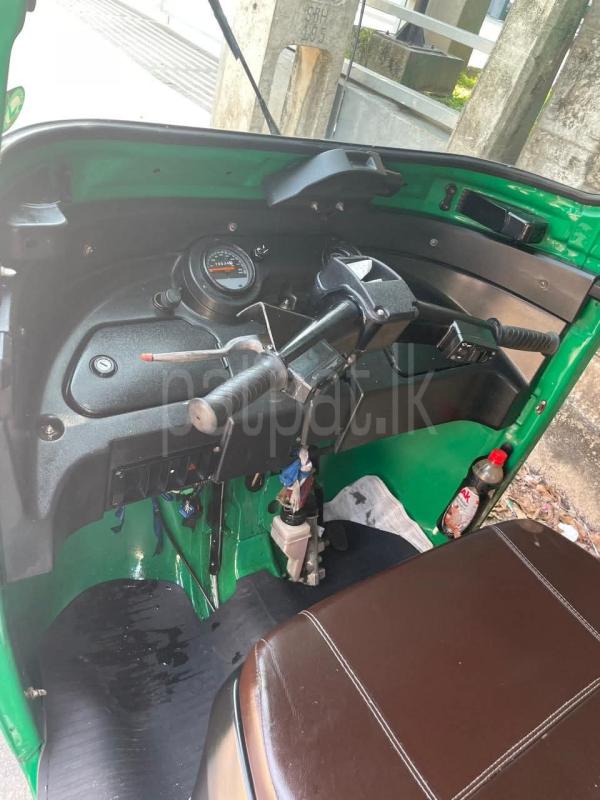 Bajaj 4 stroke 2018 - பயன்படுத்தப்பட்டது முச்சக்கர வண்டி sale in Sri Lanka - patpat.lk