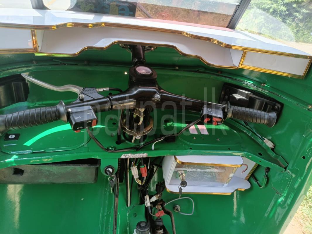 Bajaj 2 stroke 2006 - භාවිතා කරන ලද ත්‍රිරෝද රථය sale in Sri Lanka - patpat.lk