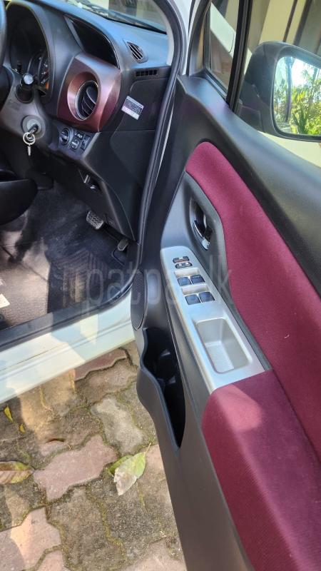 Toyota Vitz 2015 - பயன்படுத்தப்பட்டது கார் sale in Sri Lanka - patpat.lk