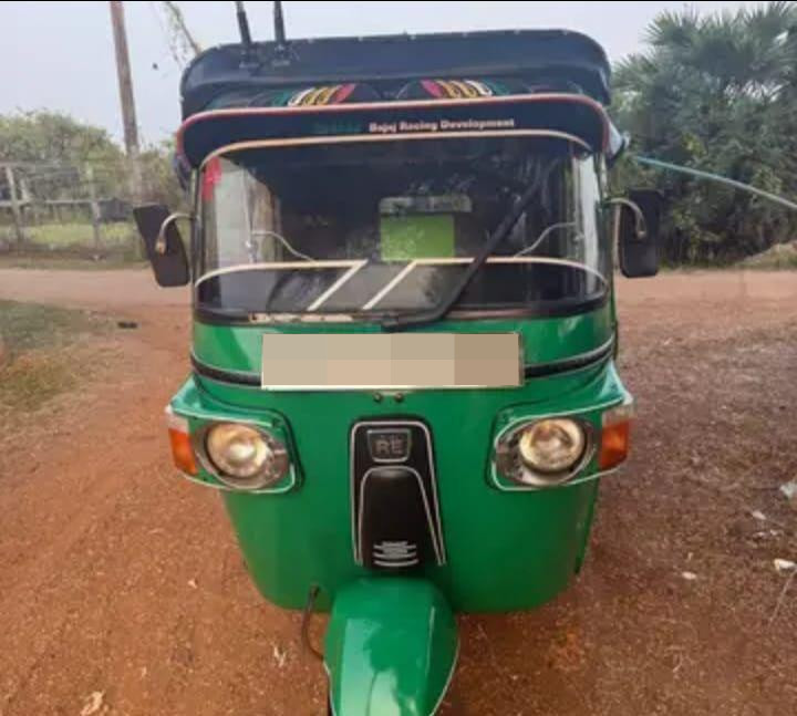 Bajaj Three Wheel 2011 ads-image-1
