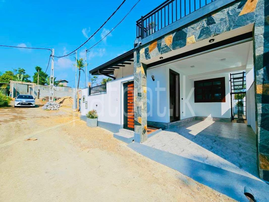 House for Sale in Athurugiriya