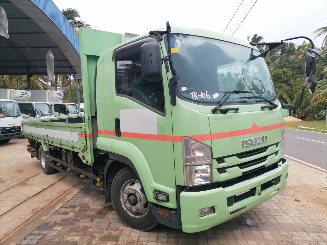 Isuzu Forward 2017 ads-image-1