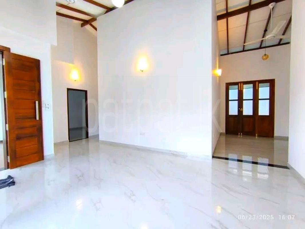 House for Sale in Athurugiriya