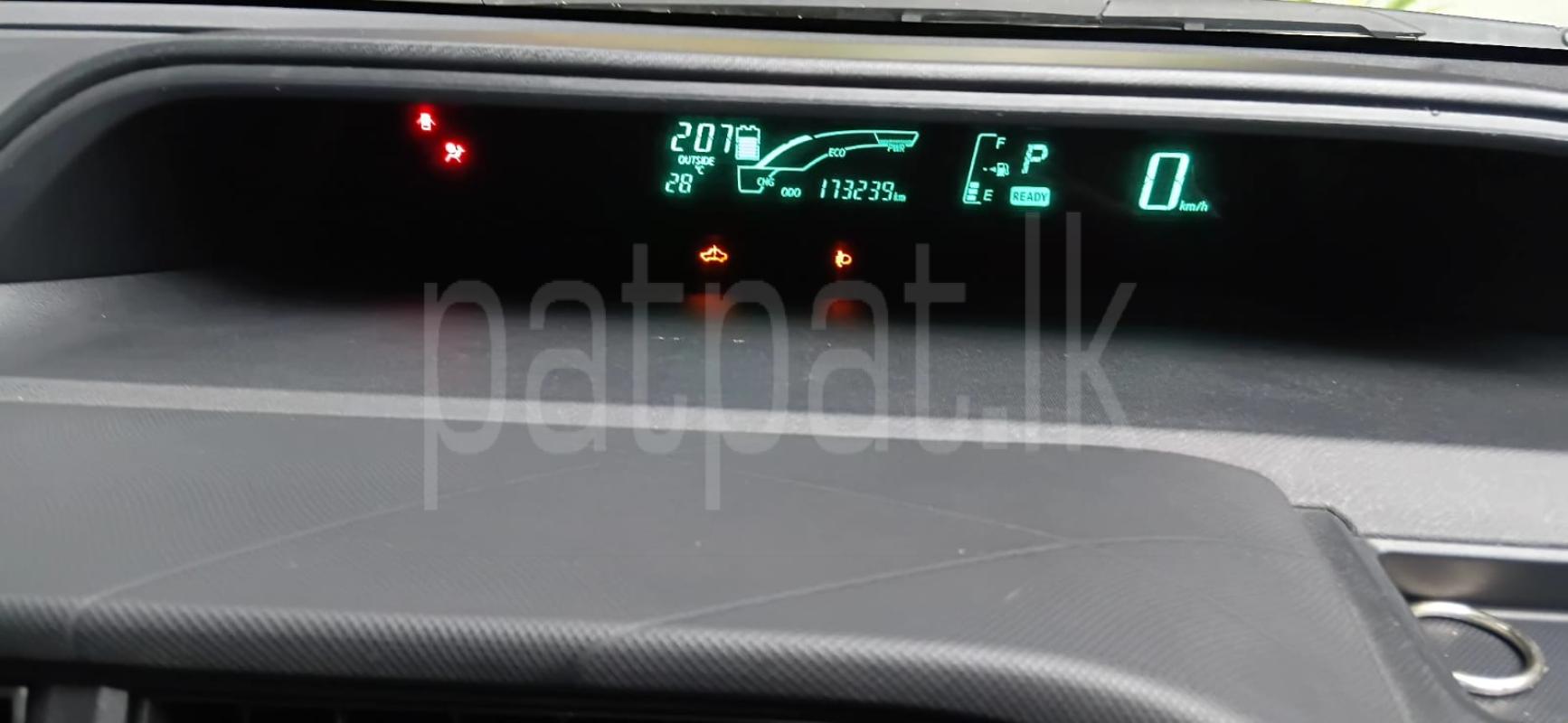 Toyota Aqua 2013 - பயன்படுத்தப்பட்டது கார் sale in Sri Lanka - patpat.lk