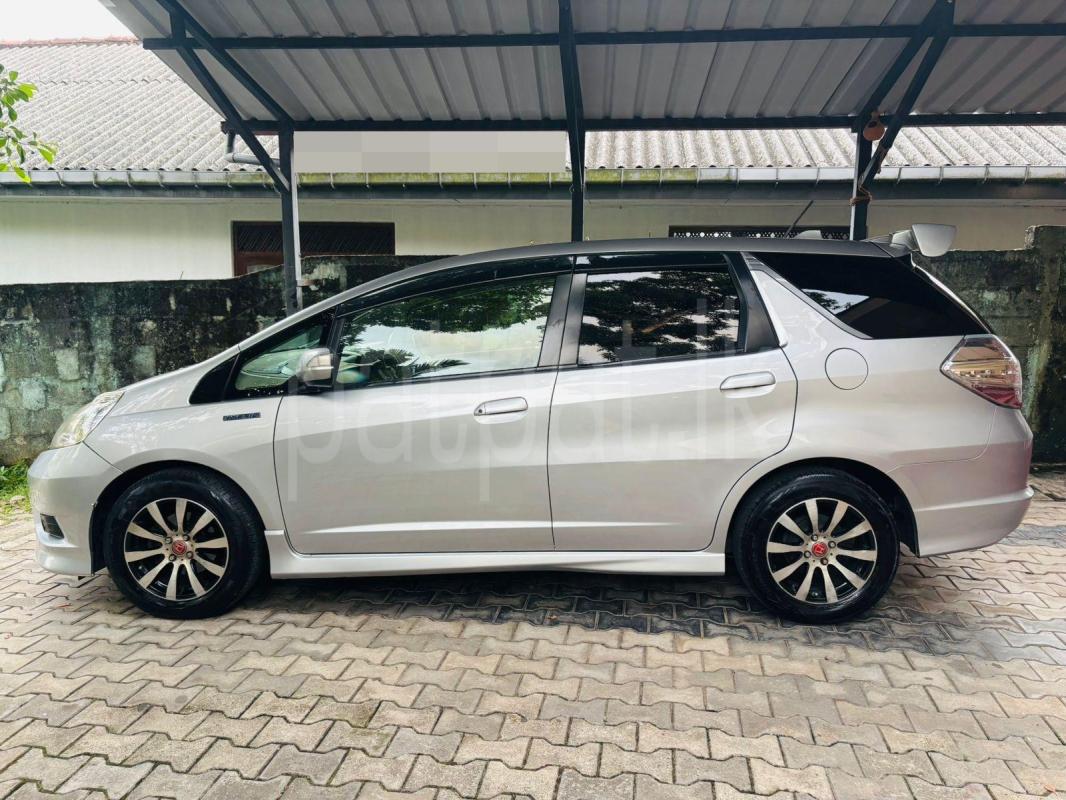 Honda FIT SHUTTLE 2013 - பயன்படுத்தப்பட்டது கார் sale in Sri Lanka - patpat.lk