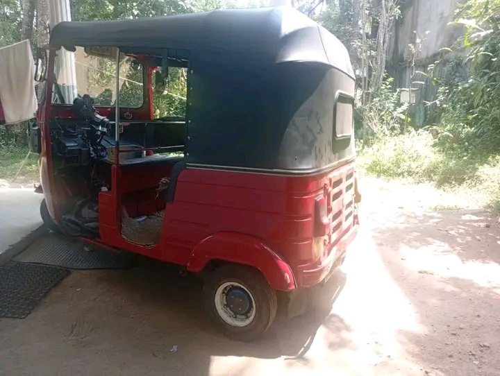 Bajaj Three Wheel 2015 - பயன்படுத்தப்பட்டது முச்சக்கர வண்டி sale in Sri Lanka - patpat.lk