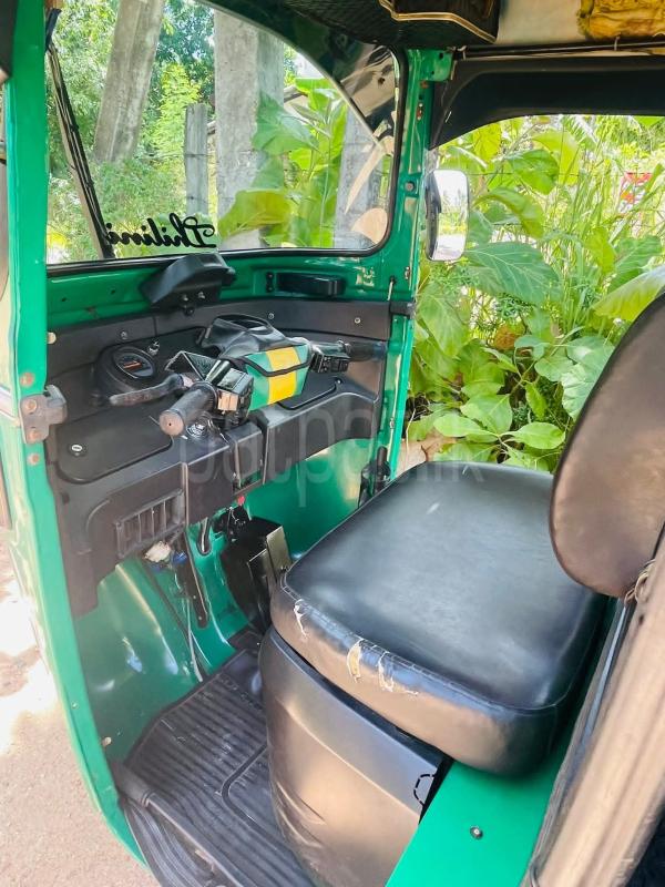 Bajaj Three Wheel 2018 - மறுசீரமைக்கப்பட்டது முச்சக்கர வண்டி sale in Sri Lanka - patpat.lk