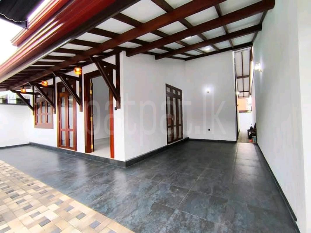 House for Sale in Athurugiriya