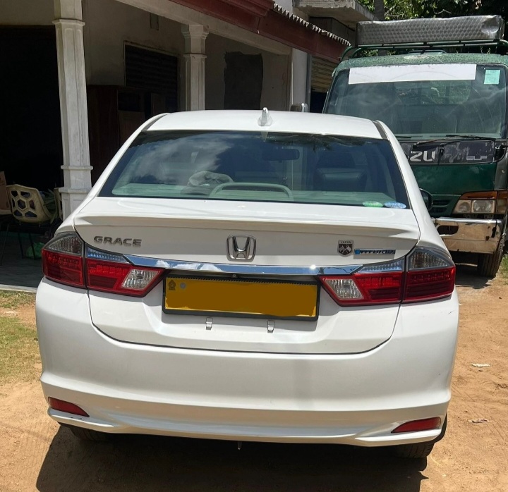 Honda Grace 2015 - பயன்படுத்தப்பட்டது கார் sale in Sri Lanka - patpat.lk