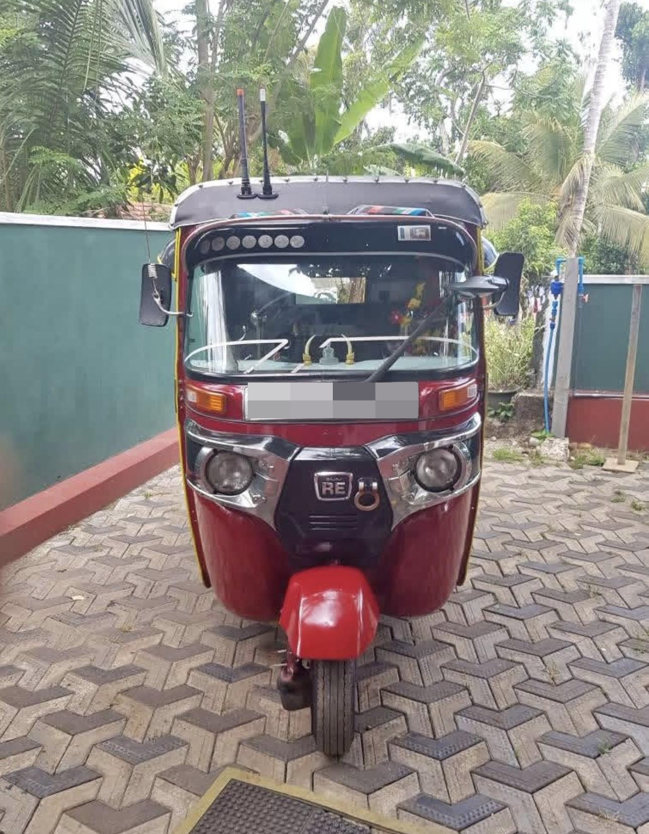 Bajaj 4 stroke 2015 - பயன்படுத்தப்பட்டது முச்சக்கர வண்டி sale in Sri Lanka - patpat.lk