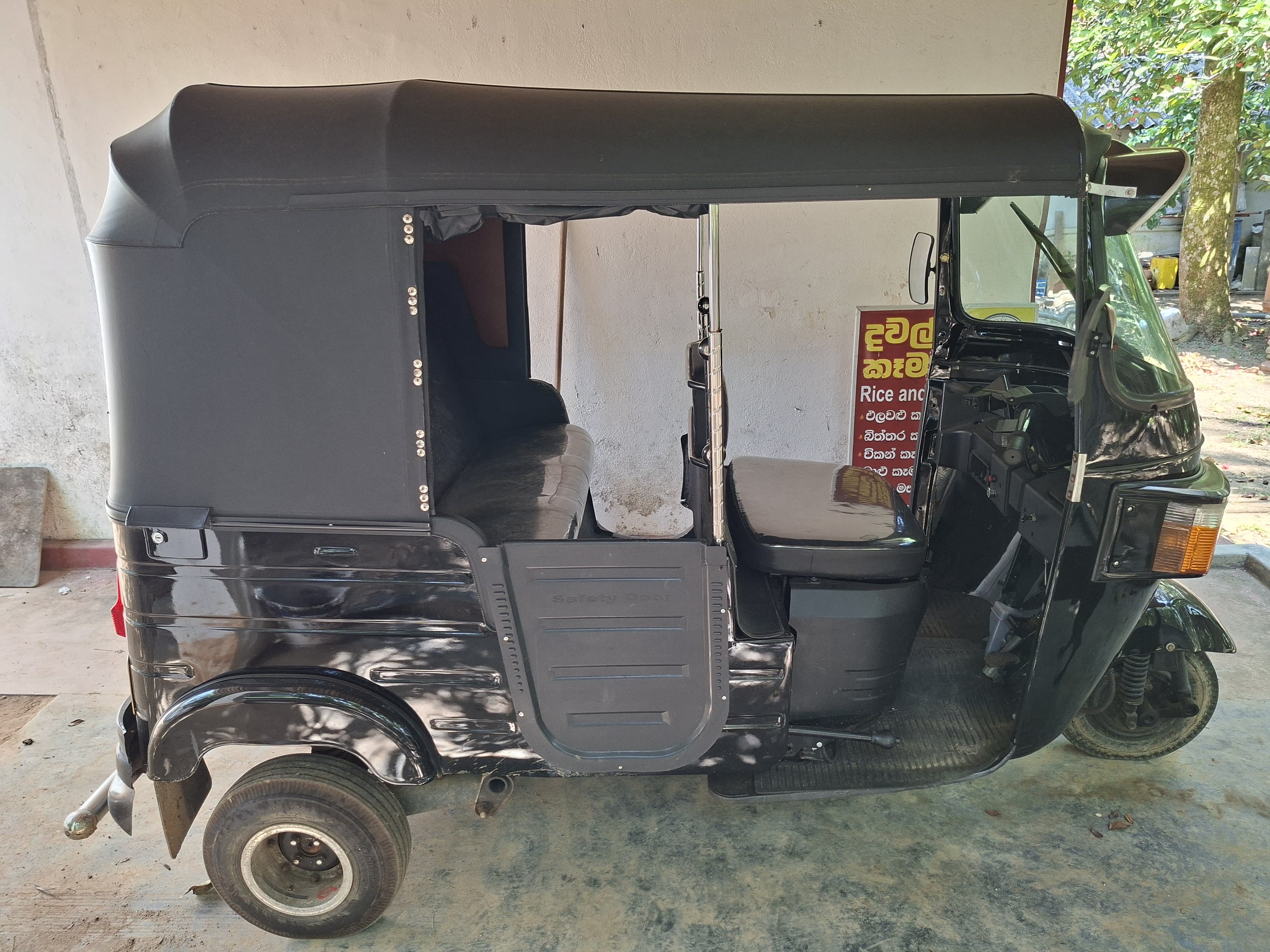 Bajaj Three Wheel 2014 - பயன்படுத்தப்பட்டது முச்சக்கர வண்டி sale in Sri Lanka - patpat.lk