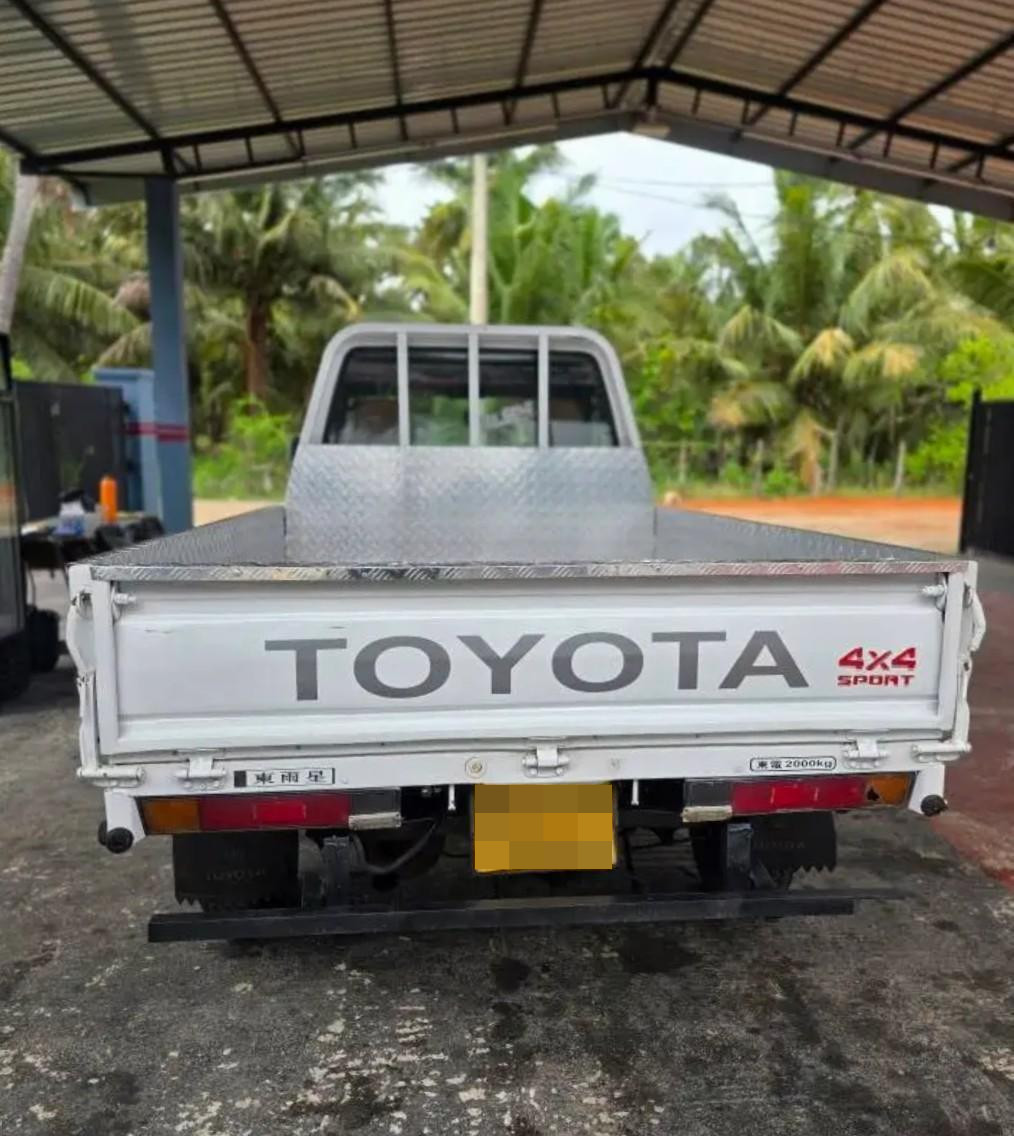 Toyota TownAce 2003 - பயன்படுத்தப்பட்டது டிரக் sale in Sri Lanka - patpat.lk