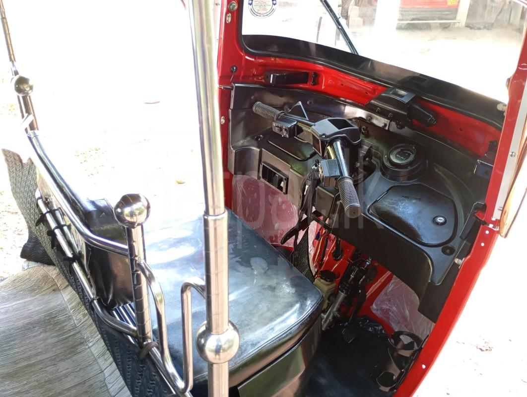 Bajaj Three Wheel 2019 - பயன்படுத்தப்பட்டது முச்சக்கர வண்டி sale in Sri Lanka - patpat.lk
