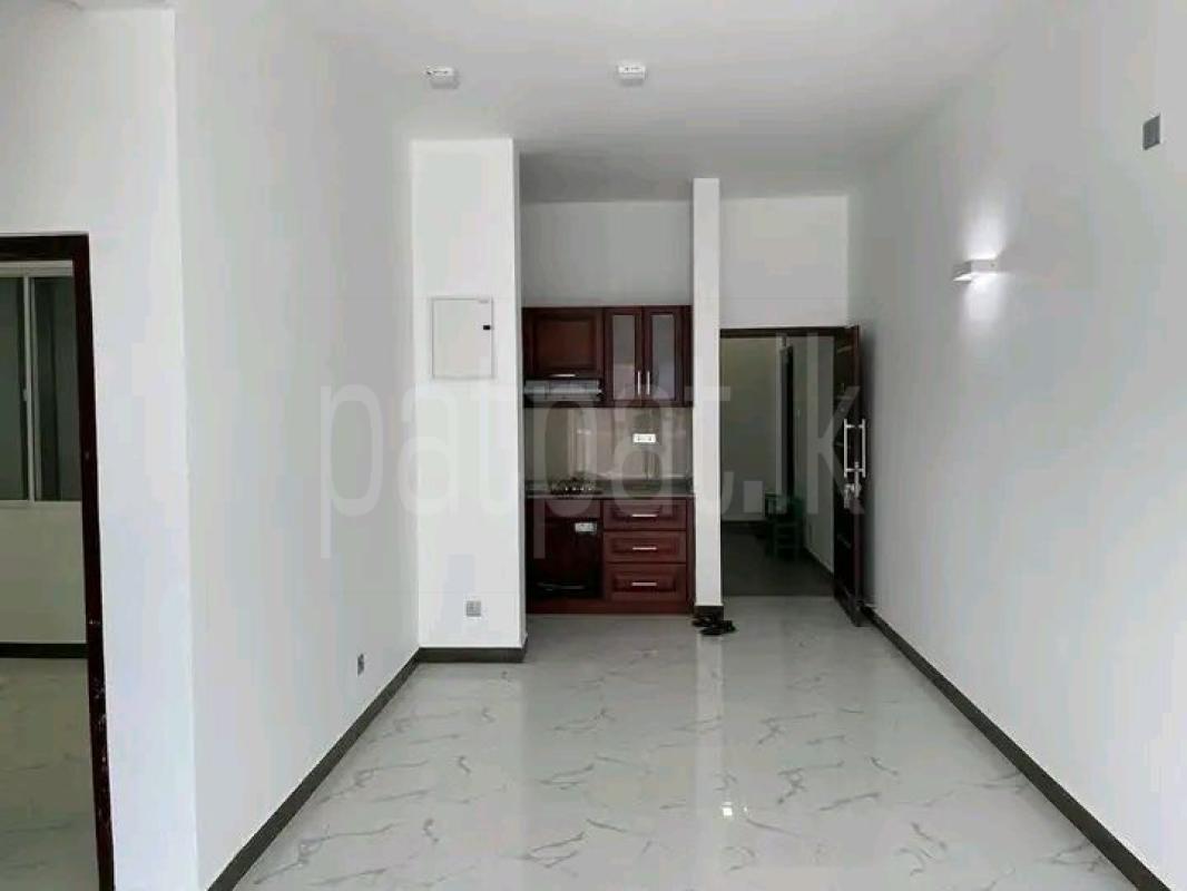 Semi Luxury Apartment for Sale in Wellawatta (Colombo 06)
