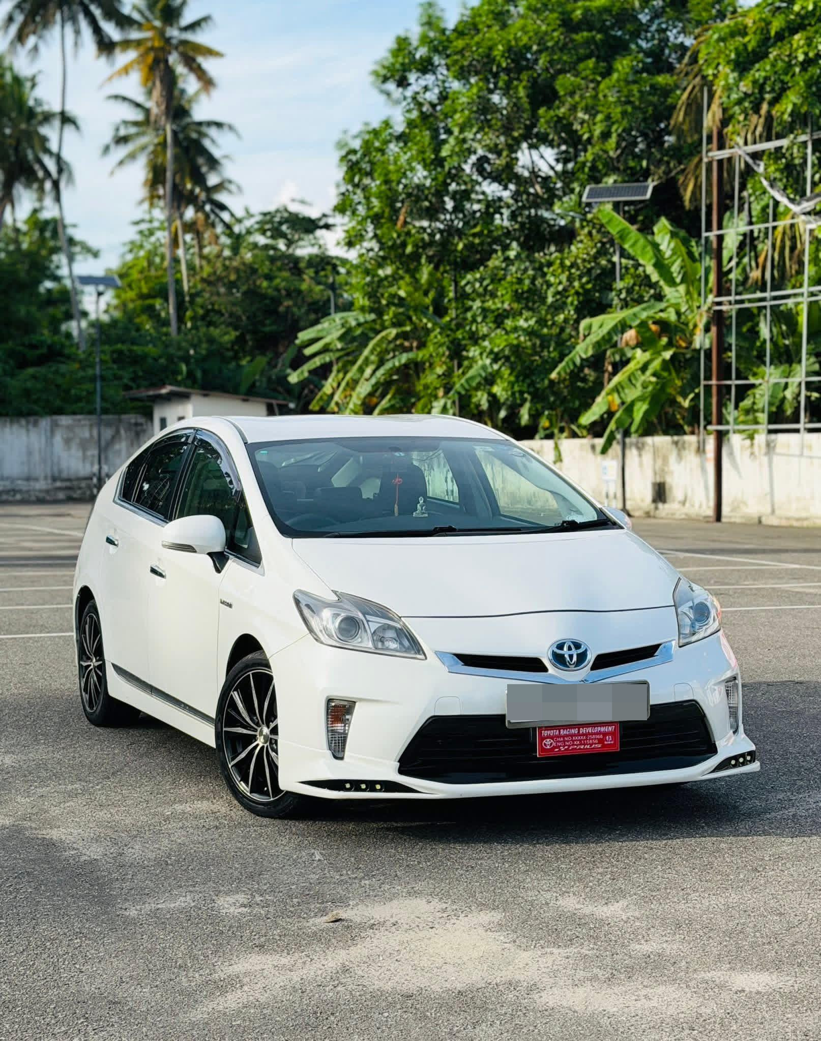 Toyota Prius 2013 - Reconditioned Car sale in Sri Lanka - patpat.lk