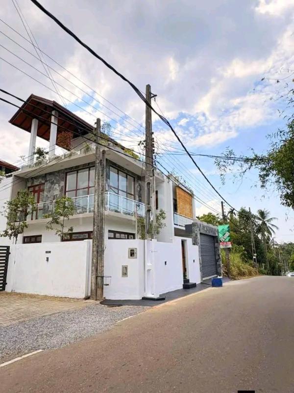 House for Sale in Athurugiriya