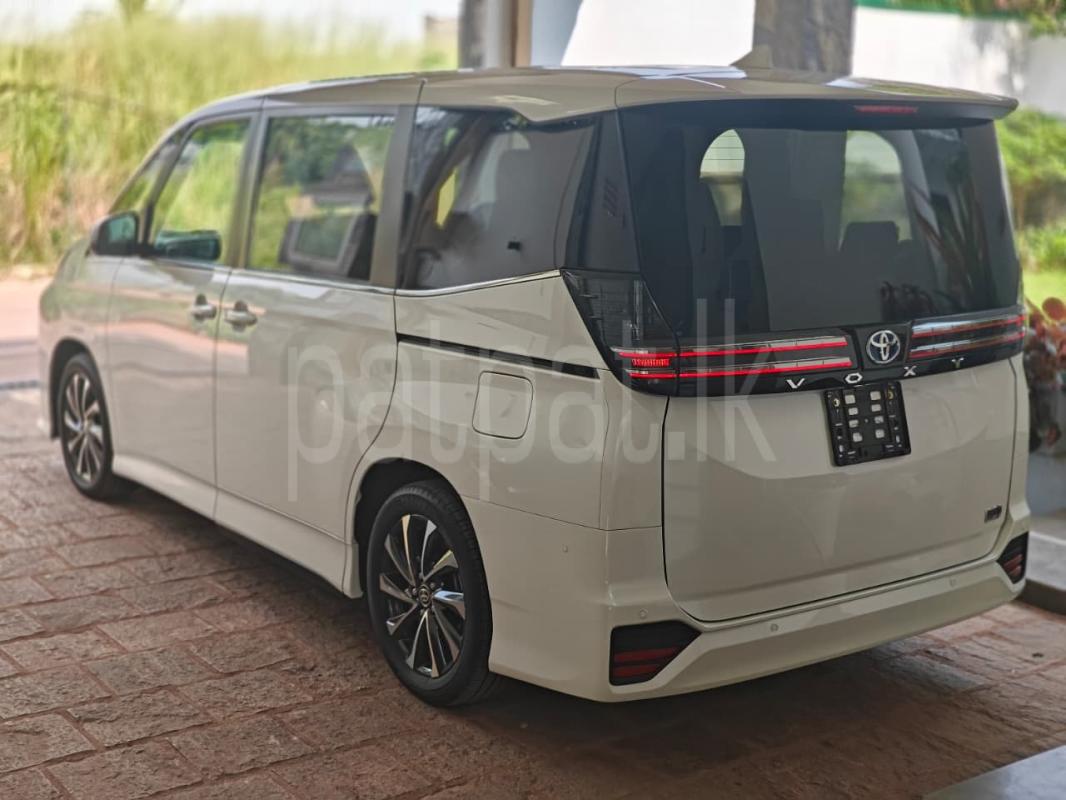 Toyota Voxy 2025 - பயன்படுத்தப்பட்டது வேன் sale in Sri Lanka - patpat.lk