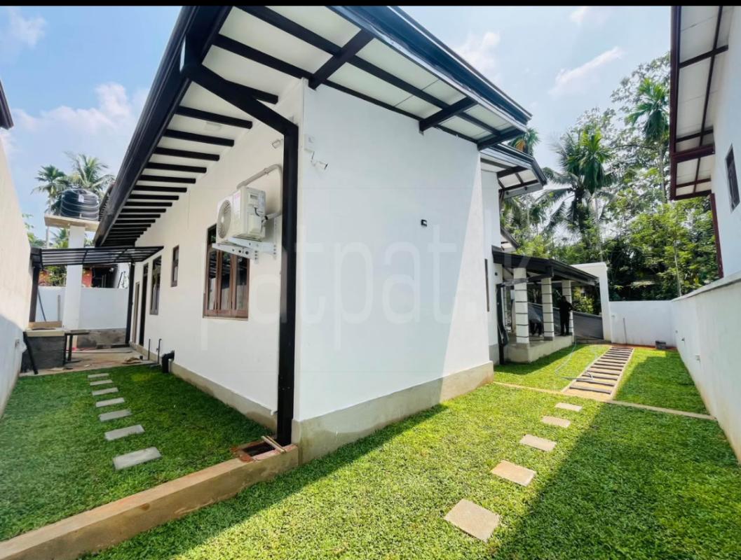 House for Sale in Athurugiriya