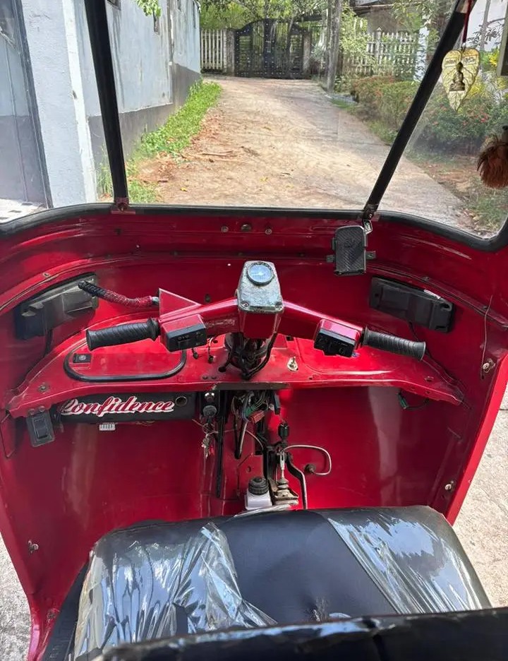 Bajaj Three Wheel 2006 - භාවිතා කරන ලද ත්‍රිරෝද රථය sale in Sri Lanka - patpat.lk