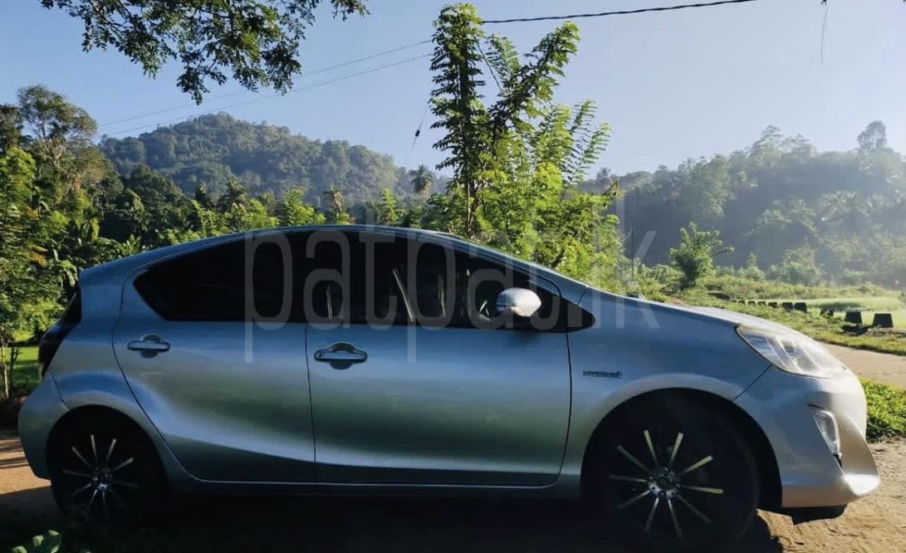 Toyota Aqua 2015 - பயன்படுத்தப்பட்டது கார் sale in Sri Lanka - patpat.lk