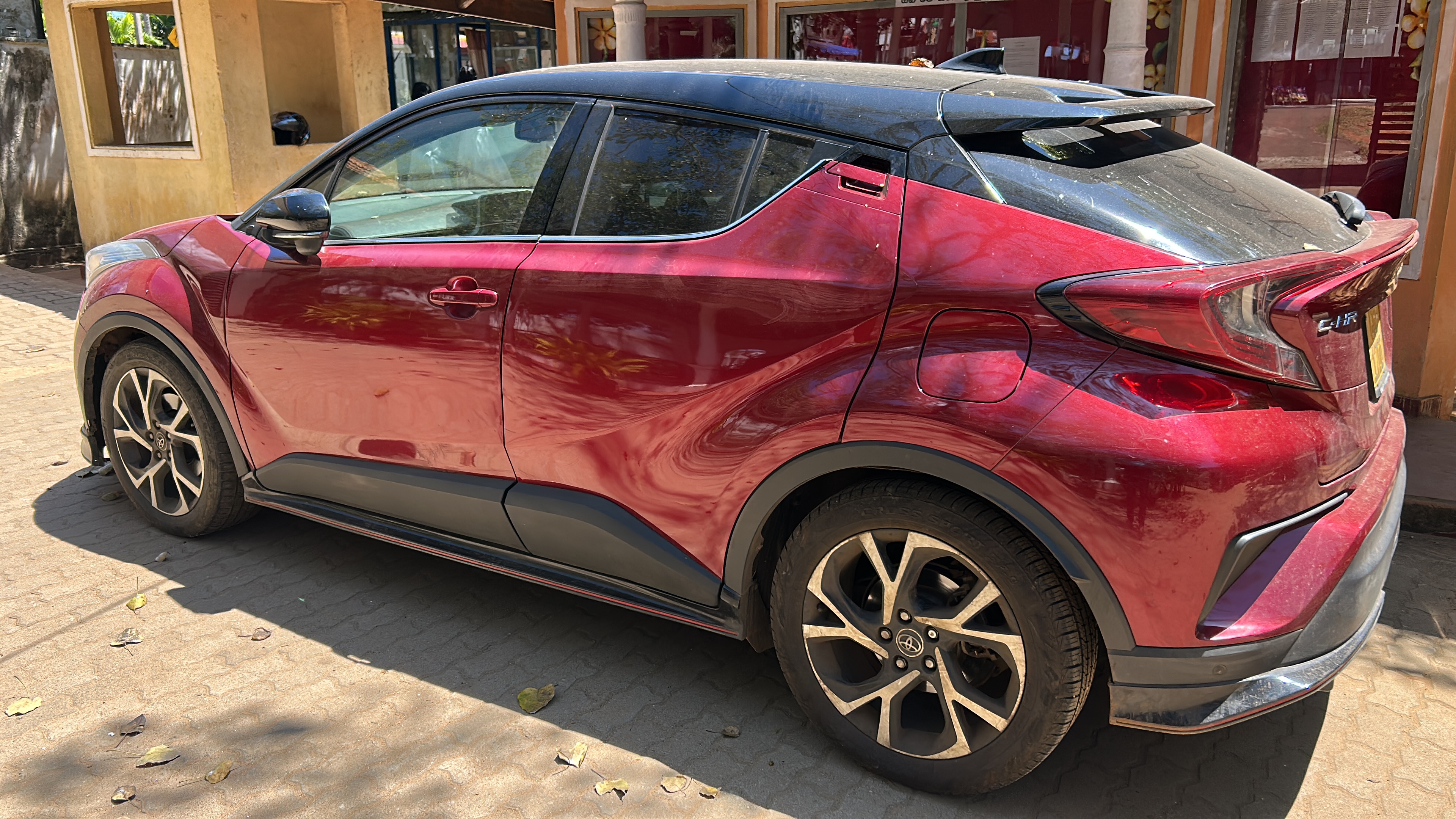 Toyota CHR 2018 - பயன்படுத்தப்பட்டது SUV sale in Sri Lanka - patpat.lk