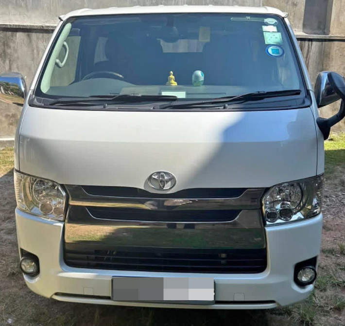 Toyota Hiace 2017 - பயன்படுத்தப்பட்டது வேன் sale in Sri Lanka - patpat.lk