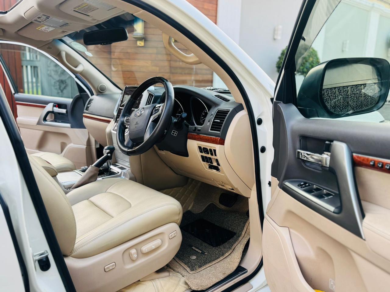 Toyota Land Cruiser Prado 2014 - பயன்படுத்தப்பட்டது SUV sale in Sri Lanka - patpat.lk