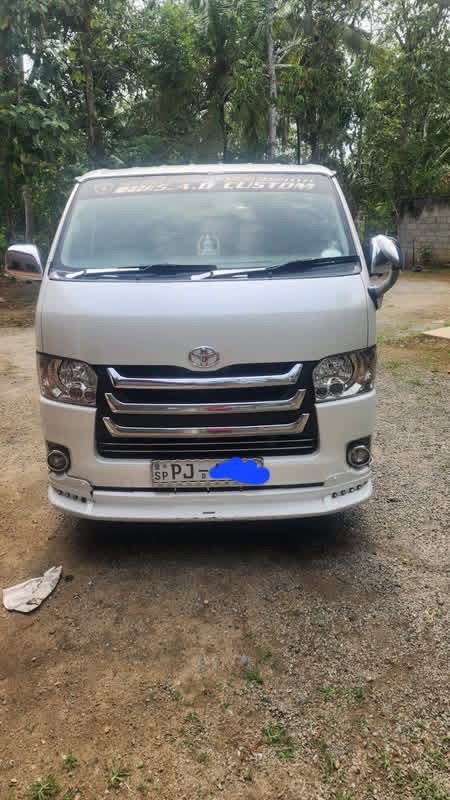 Toyota Hiace 2015 - භාවිතා කරන ලද වෑන් රථය sale in Sri Lanka - patpat.lk