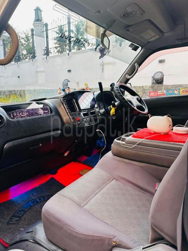 Nissan Caravan 2015 - பயன்படுத்தப்பட்டது வேன் sale in Sri Lanka - patpat.lk