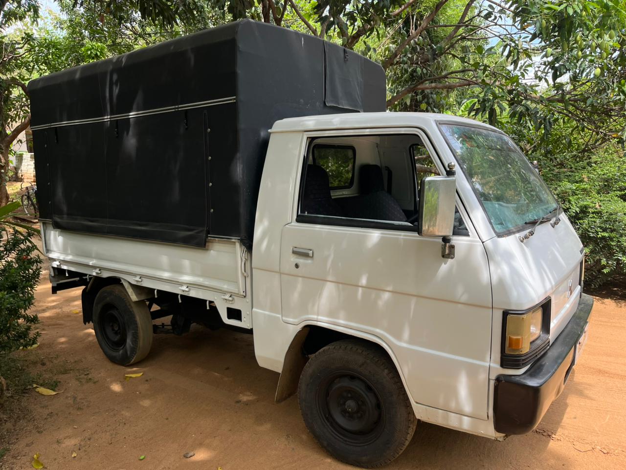 Mitsubishi L300 1990 - பயன்படுத்தப்பட்டது டிரக் sale in Sri Lanka - patpat.lk