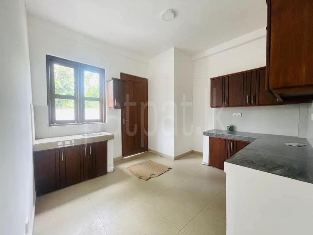 House for Sale in Athurugiriya