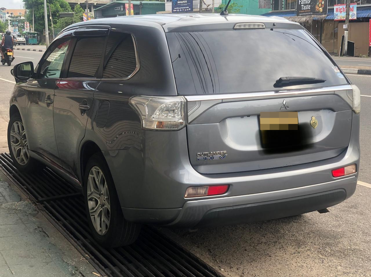 Mitsubishi Outlander 2013 - Used SUV sale in Sri Lanka - patpat.lk