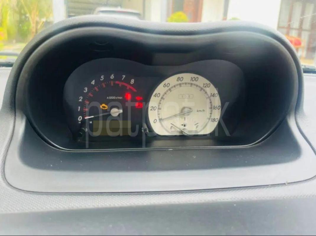 Toyota IST 2002 - பயன்படுத்தப்பட்டது கார் sale in Sri Lanka - patpat.lk