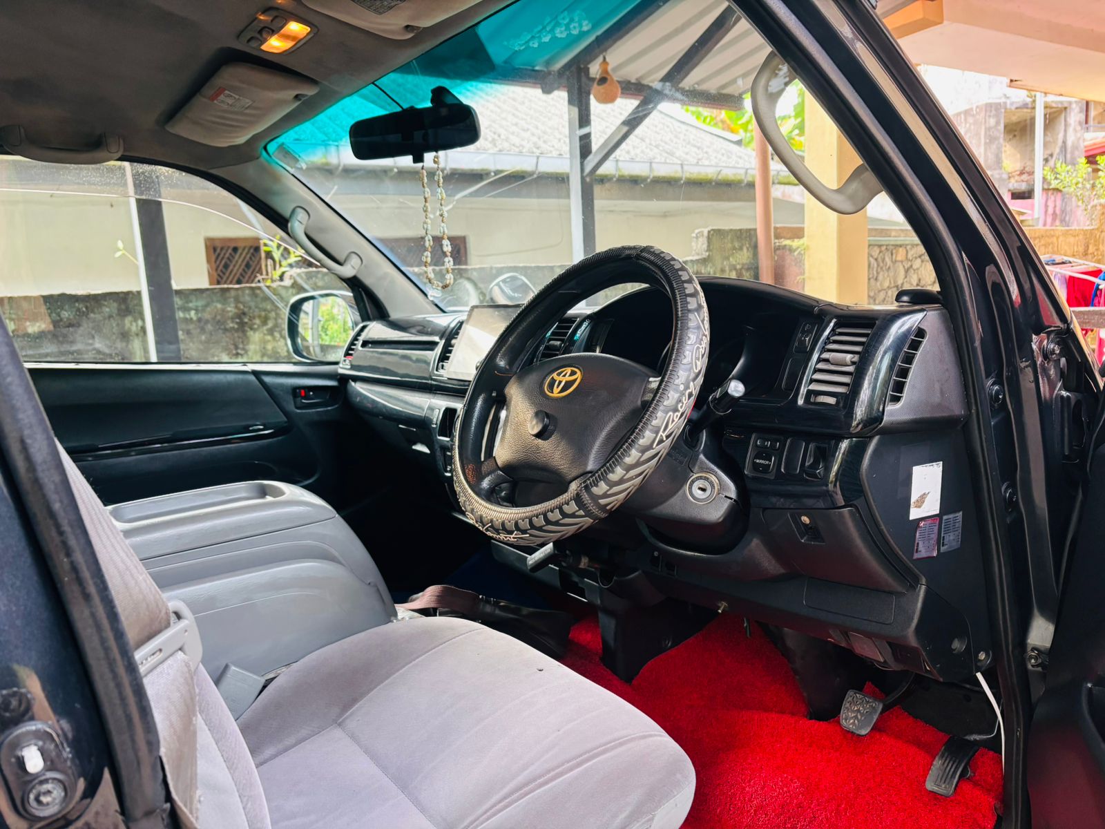 Toyota Hiace 2006 - Used Van sale in Sri Lanka - patpat.lk