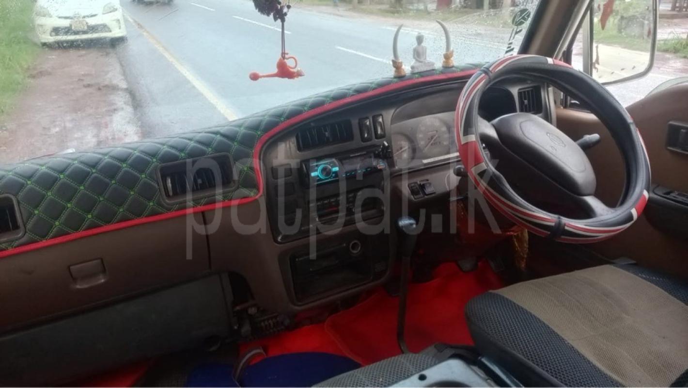 Nissan Caravan 1990 - பயன்படுத்தப்பட்டது வேன் sale in Sri Lanka - patpat.lk