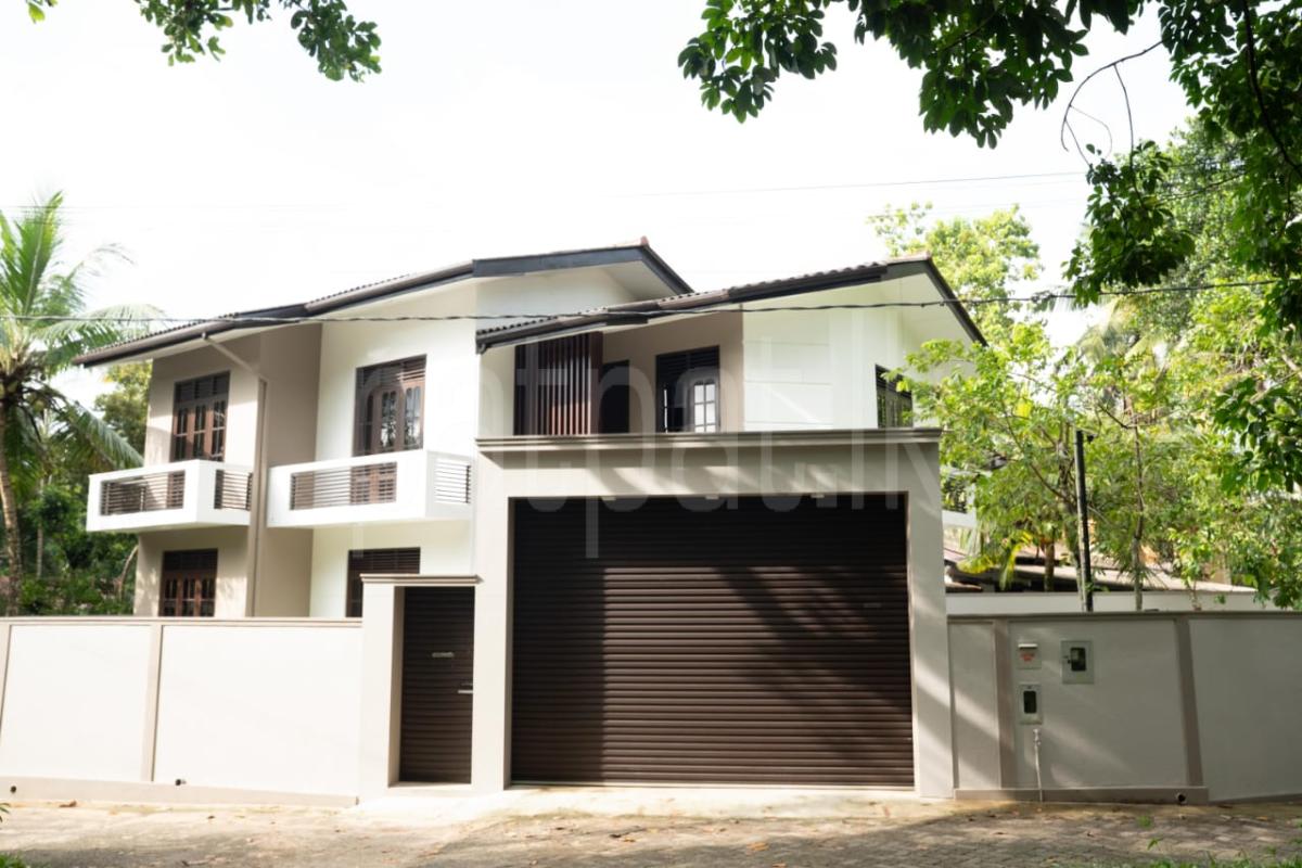 House for Sale in Bandaragama ads-image-1